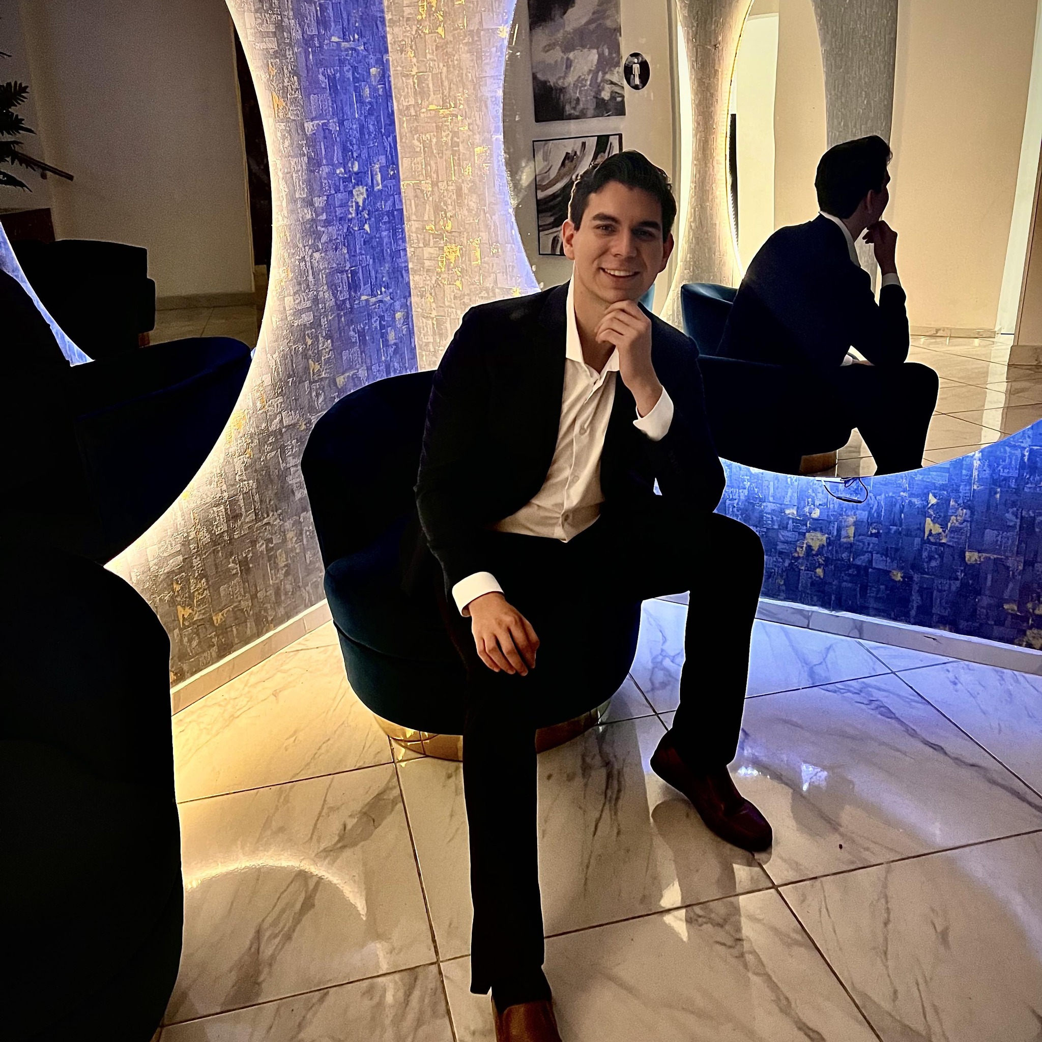 Dr. Alex Estrada